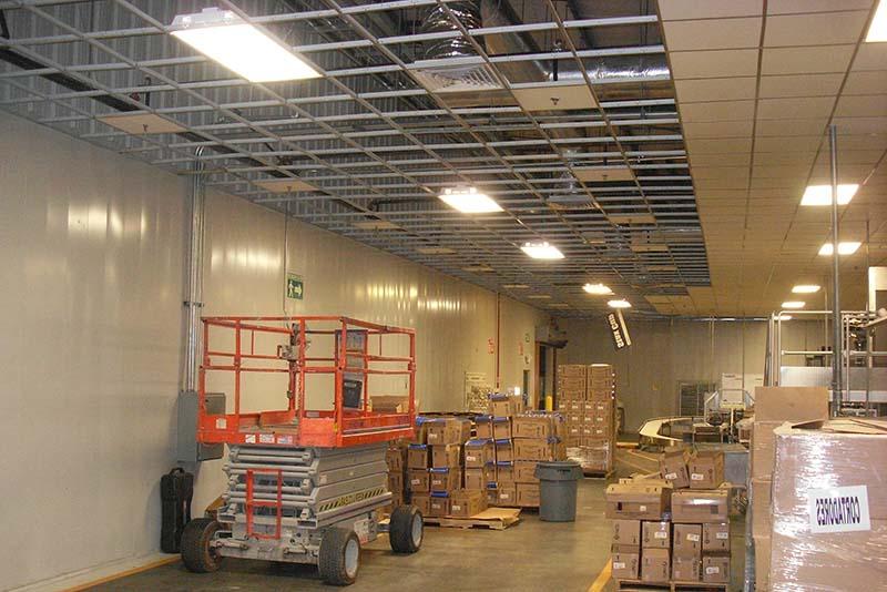 The 2010 Mexicali earthquake left extensive ceiling damage throughout the Frito Lay Sabritas facility, including the packaging area shown above. In total, 澳门足彩app provided full replacement of 31,400 square feet of ceiling.